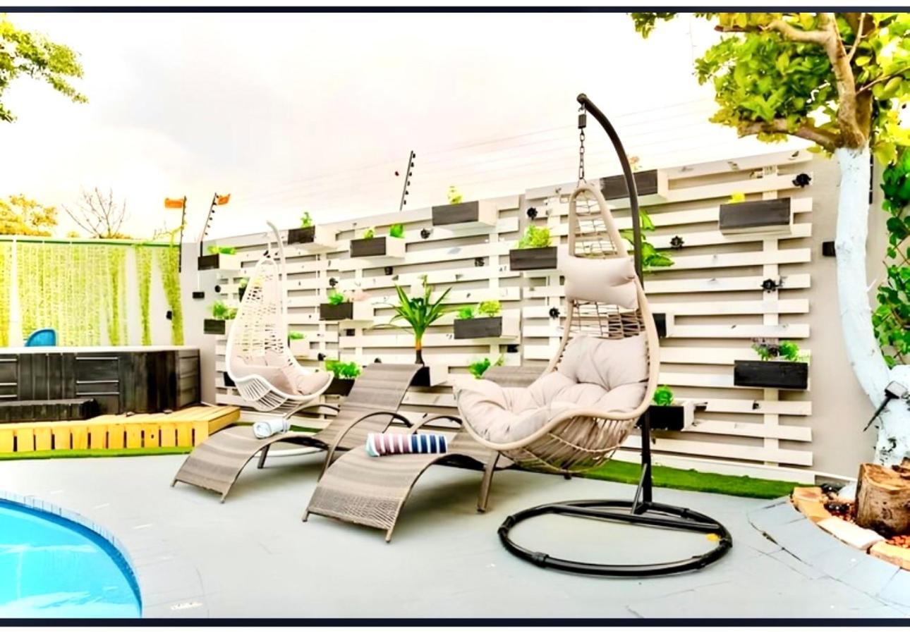 Caline Vip Luxury Jacuzzi &, Swimming Pool Mews Bed & Breakfast Cape Town