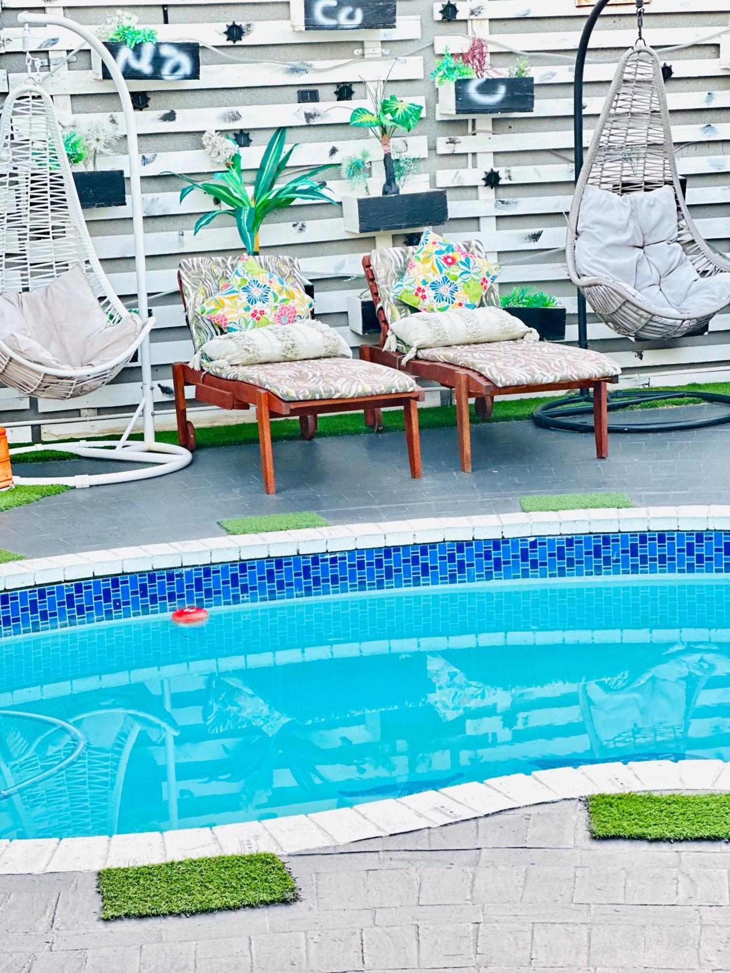 Caline Vip Luxury Jacuzzi &, Swimming Pool Mews Bed & Breakfast Cape Town